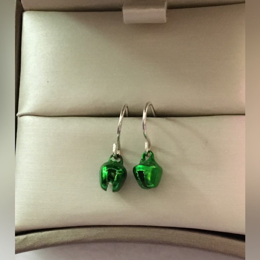 Chic Green Dangle Earrings